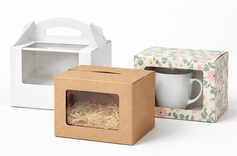 Картонная коробка с прозрачным окном